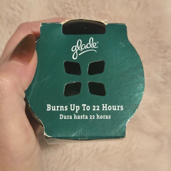 Two Glade 4 oz Candles - Picture 7 of 10